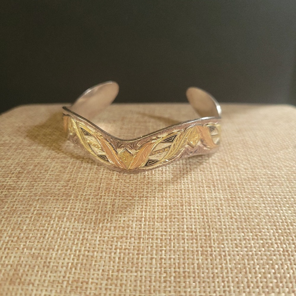 Montana Silversmiths Mixed Metal Engraved Wave Cuff Bracelet One Size Western